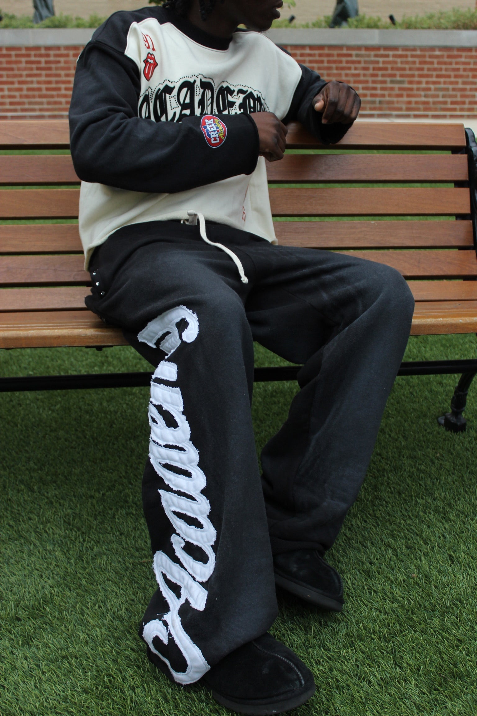 "BLACK" T2 SWEATS